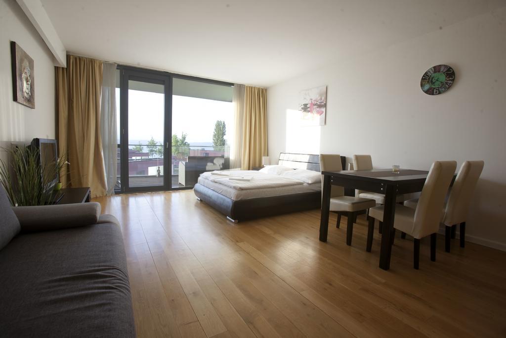 Bl Bavaria Yachtclub & Apartments Балатонлелле Номер фото