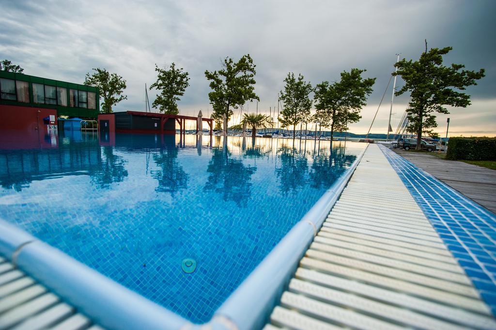 Bl Bavaria Yachtclub & Apartments Балатонлелле Экстерьер фото